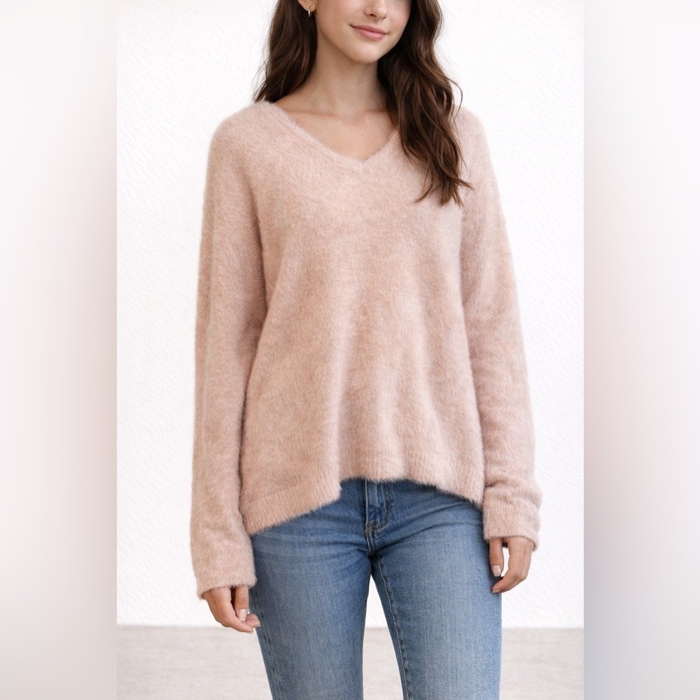 Forever 21+ Womens Blush Pink Fuzzy Eyelash Knit V-Neck Sweater Back Strap 1X